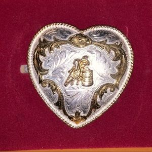 Barrel racer belt buckle